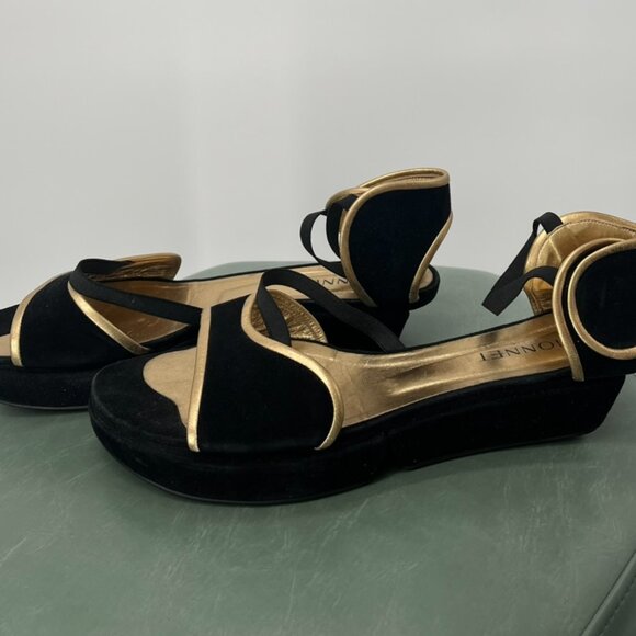 VIONNET Black and Gold Sandals in Size 41 - Picture 5 of 7